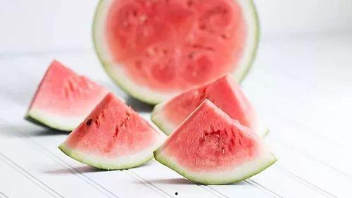 吾悦广场吃瓜,吃瓜群众的欢乐盛宴